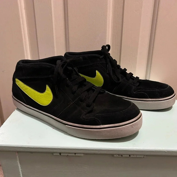 Nike Ruckus Men’s 13 Mid Athletic Skateboarding Shoes - Picture 2 of 9